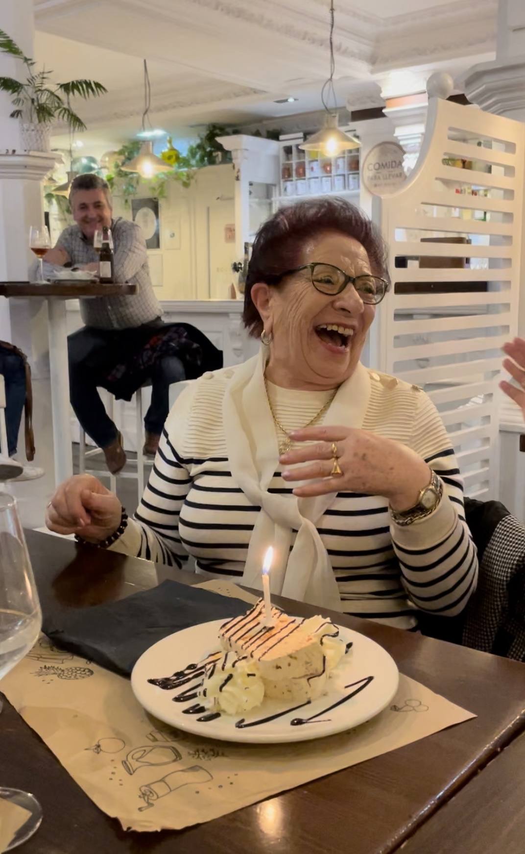 Olguita 85 años feliz